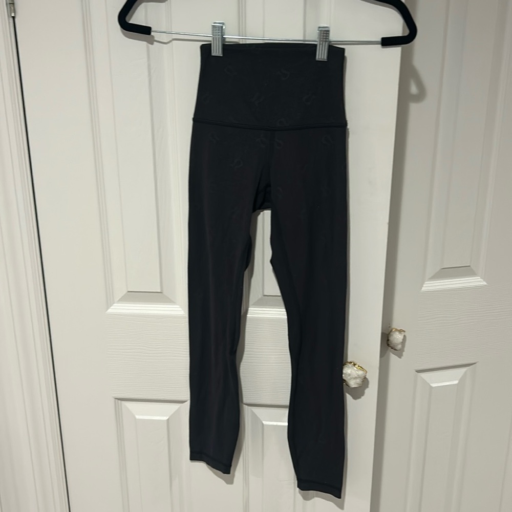 !! Lululemon Reflective logo align leggings size: 0 !!